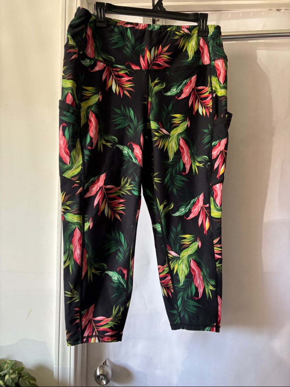 Tropical Print Capri Pants with Side Pockets - Black/Pink/Green